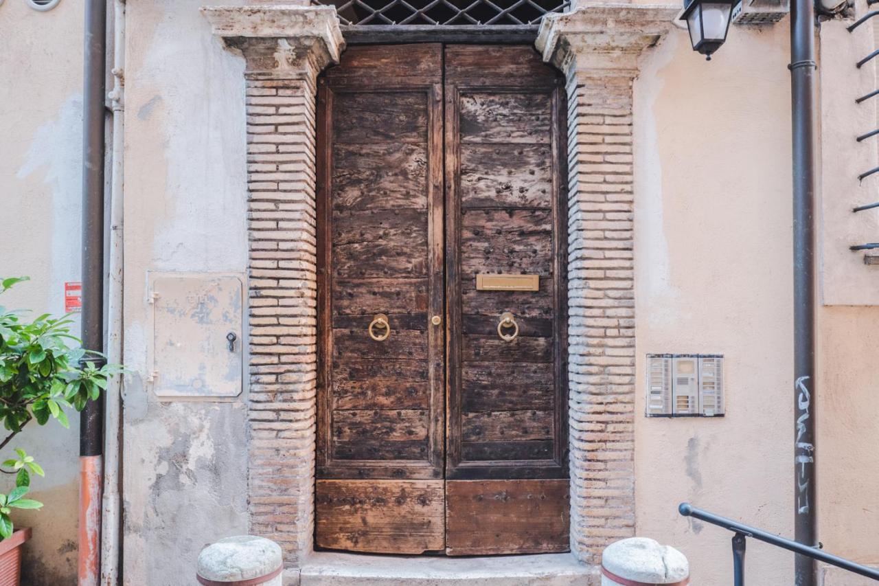 Apartmán La Vetrina, The Renaissance Charme Of Piazza Navona Řím Exteriér fotografie